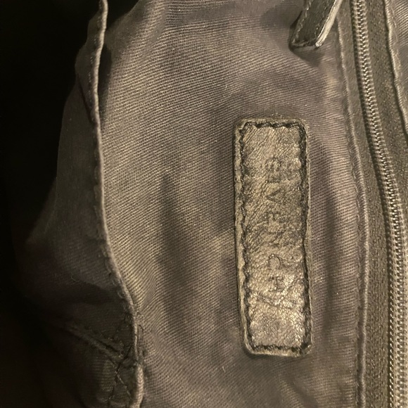 Givenchy Black Pandora sheepskin leather large messenger bag - Picture 8 of 16